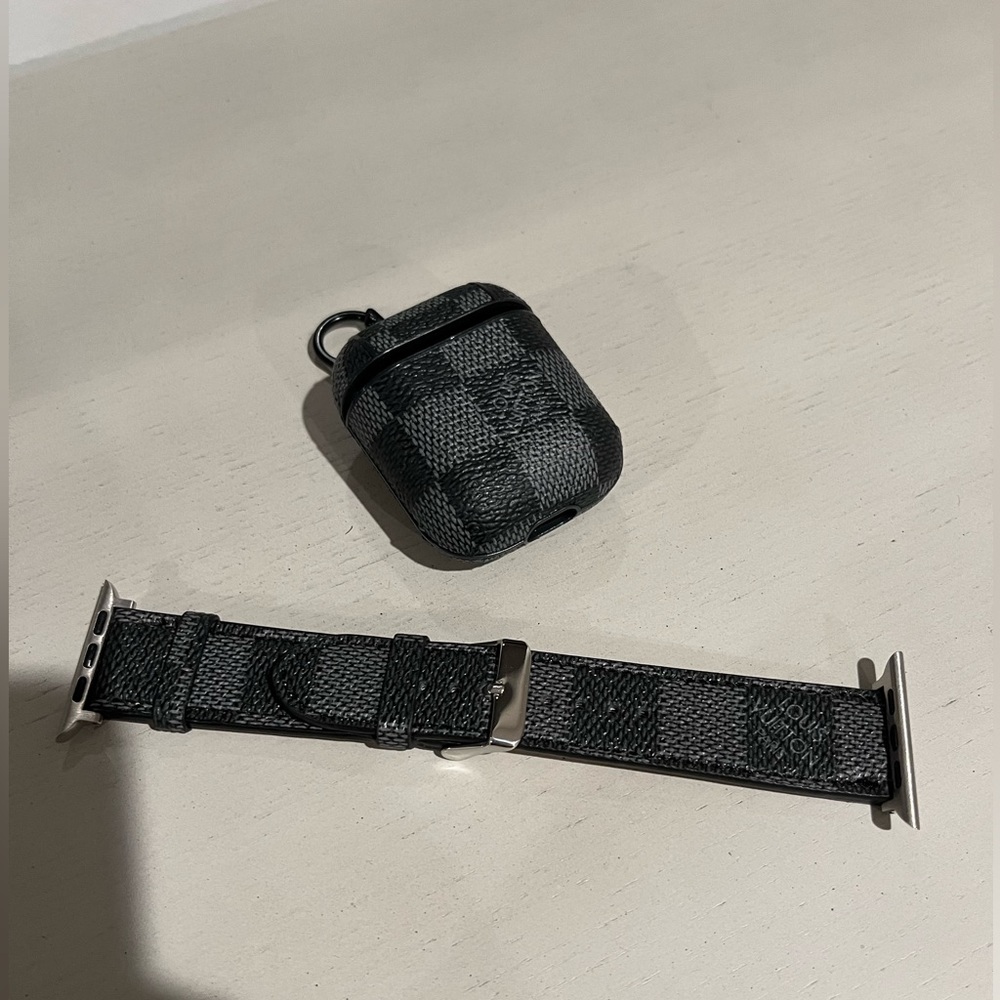 Brand New *not authentic* Louis Vuitton Apple Watch Strap & Airpod Gen 1 Case